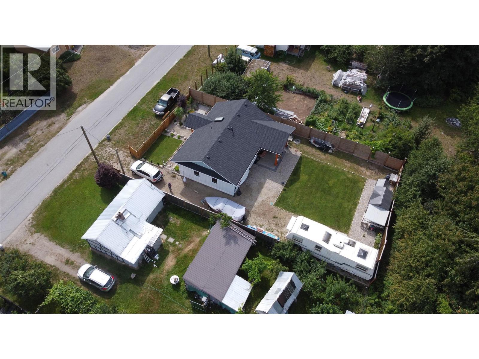 Photo 18 of 611 Hume Street, Slocan BC