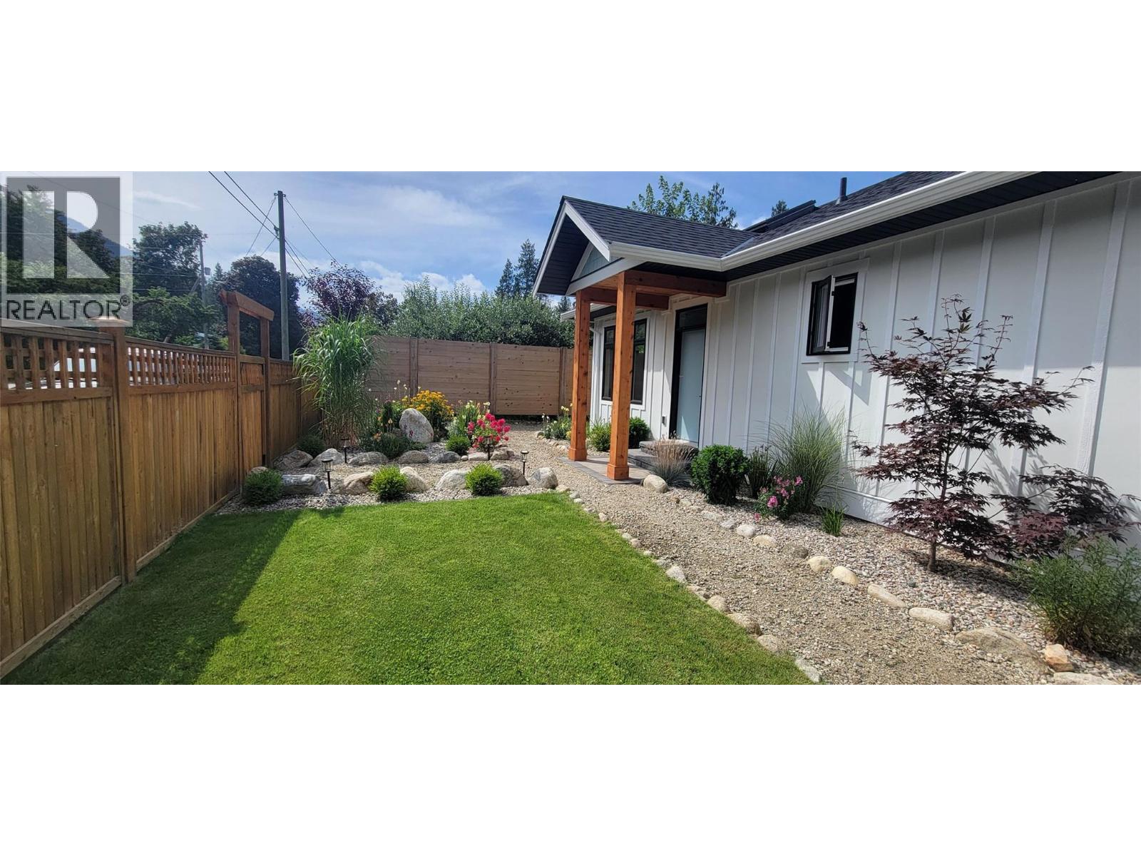 Photo 3 of 611 Hume Street, Slocan BC