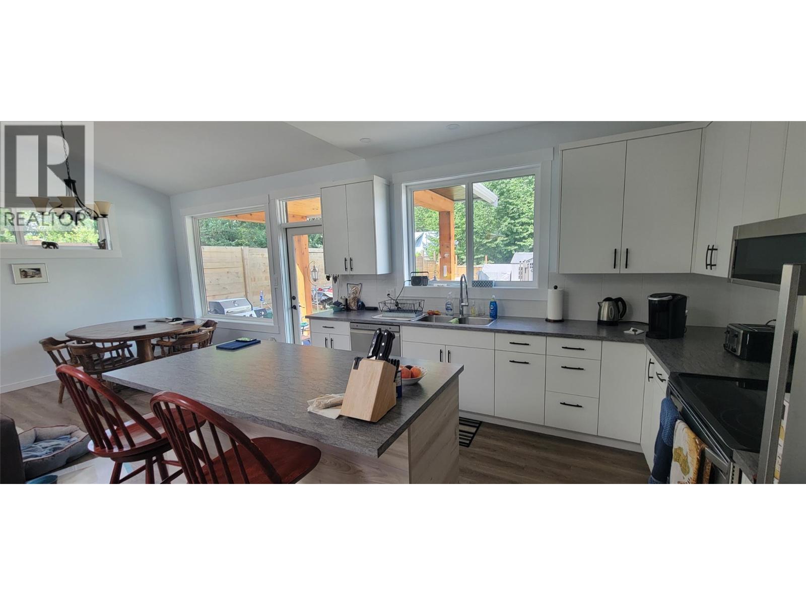 Photo 2 of 611 Hume Street, Slocan BC