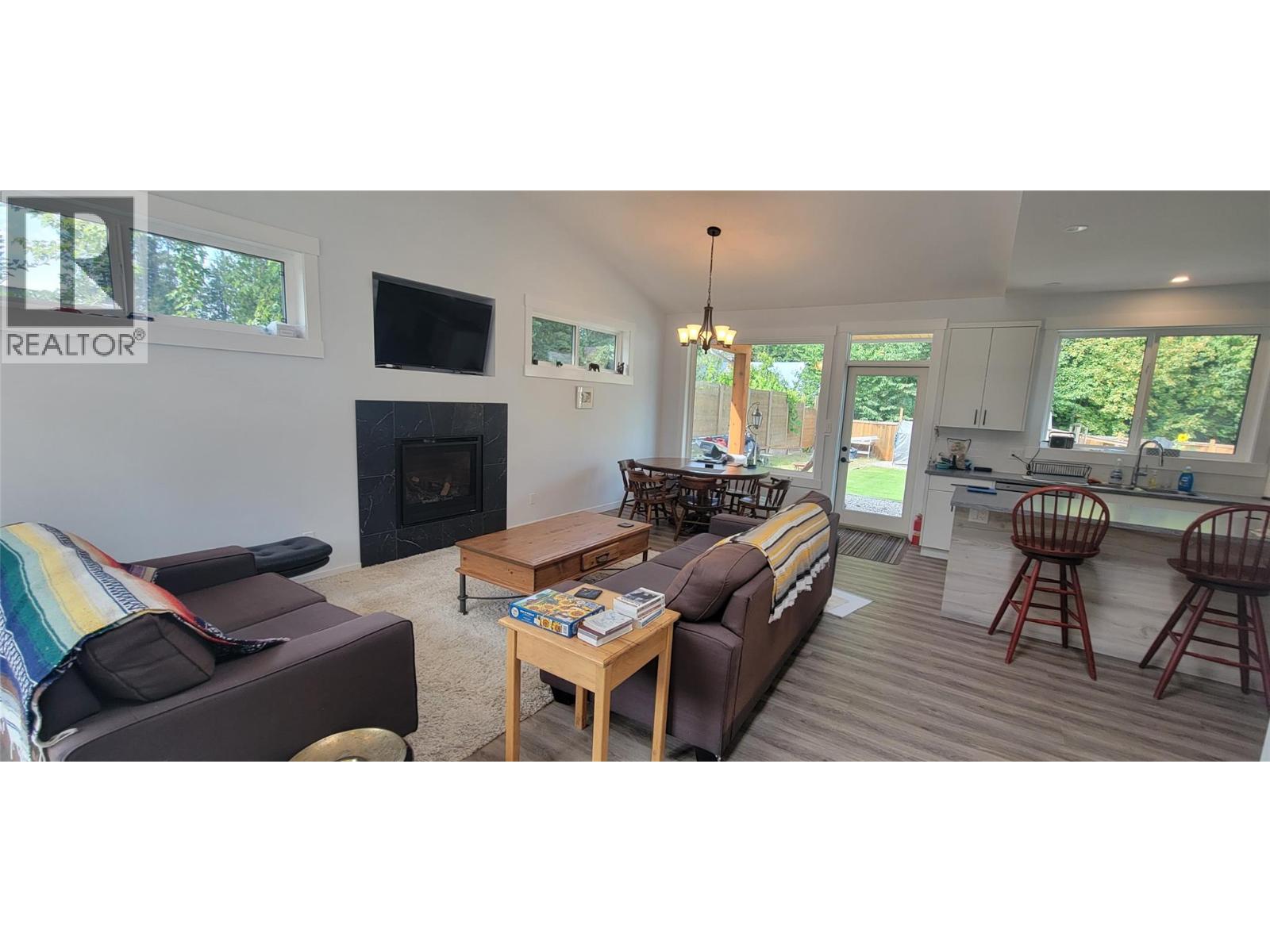Photo 12 of 611 Hume Street, Slocan BC