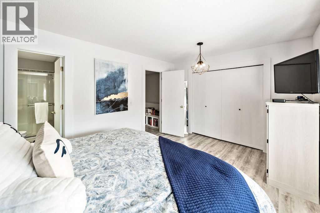 Single Family House for Sale in  Regal Park NE Renfrew Calgary 