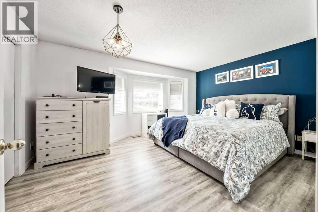 Single Family House for Sale in  Regal Park NE Renfrew Calgary 