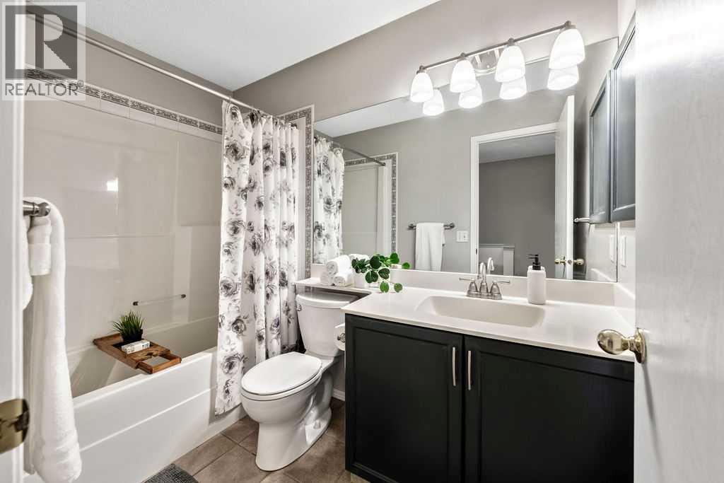 Single Family House for Sale in  Regal Park NE Renfrew Calgary 
