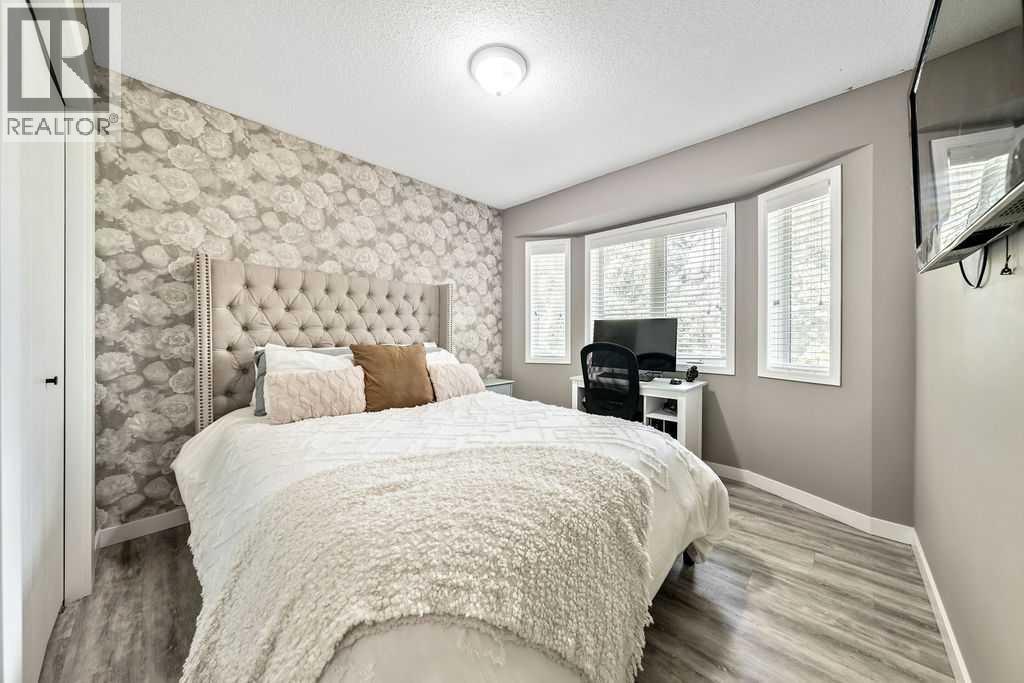 Single Family House for Sale in  Regal Park NE Renfrew Calgary 