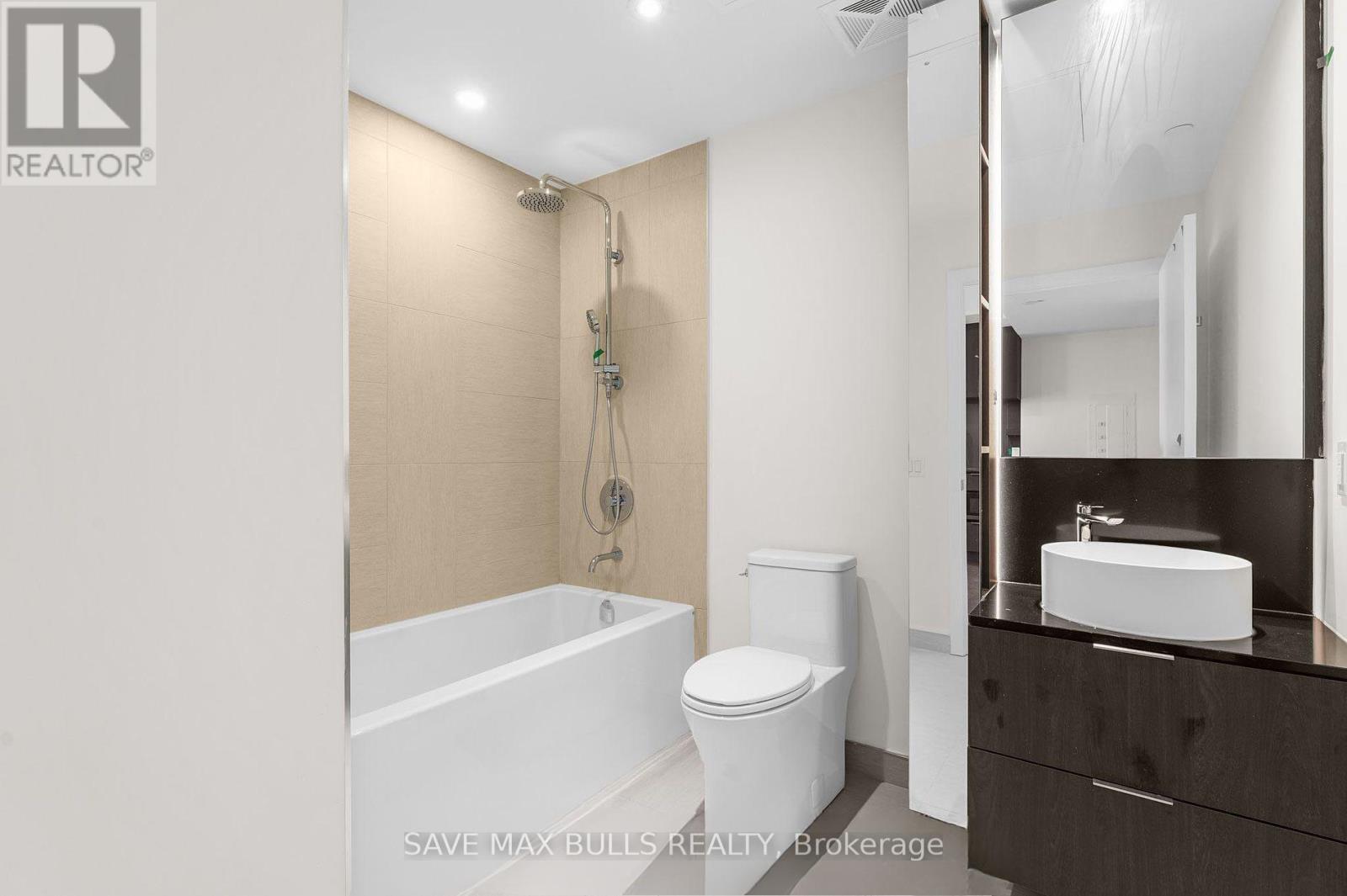 Photo 14 of 723 28 Ann Street, Mississauga ON