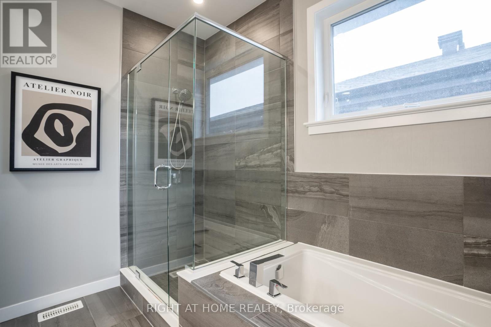 Photo 8 of 345 Andalusian Crescent, Ottawa ON