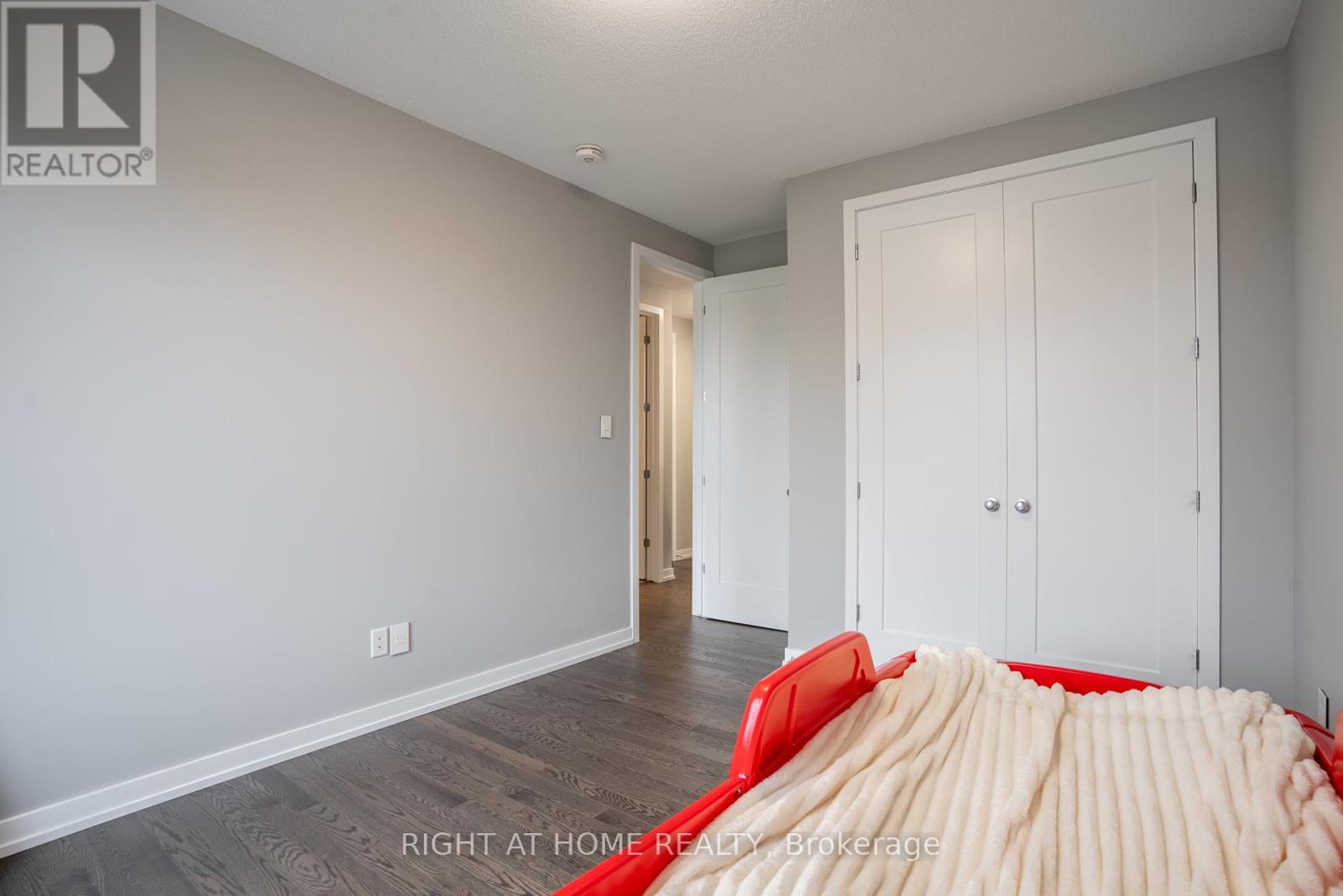 Photo 12 of 345 Andalusian Crescent, Ottawa ON
