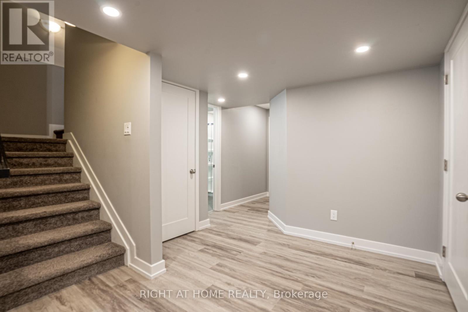 Photo 25 of 345 Andalusian Crescent, Ottawa ON