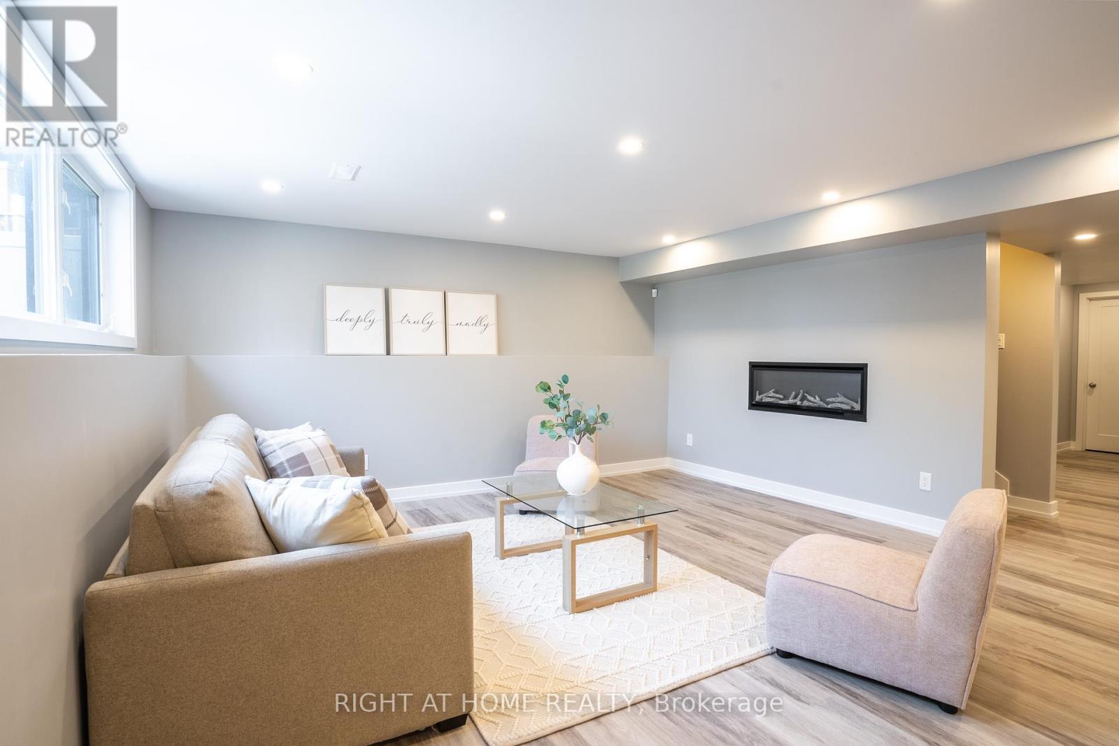 Photo 7 of 345 Andalusian Crescent, Ottawa ON