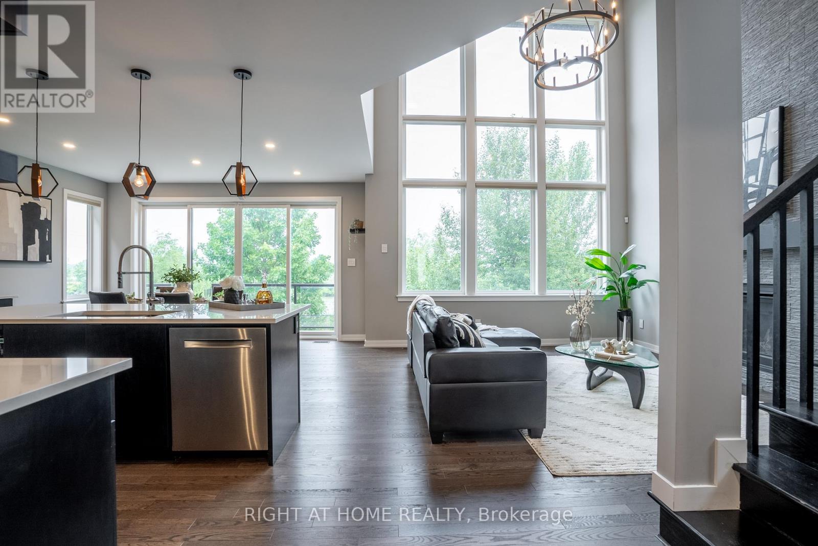 Photo 15 of 345 Andalusian Crescent, Ottawa ON