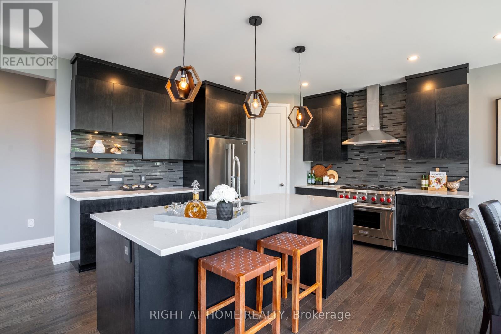 Photo 20 of 345 Andalusian Crescent, Ottawa ON