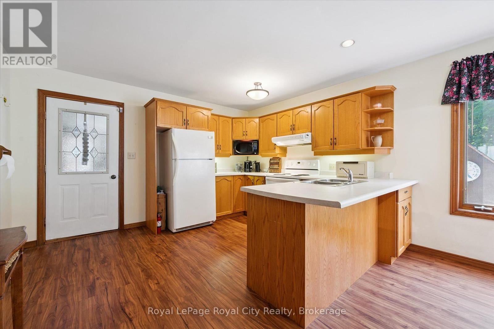 Photo 9 of 69 Nottingham Street, Guelph ON