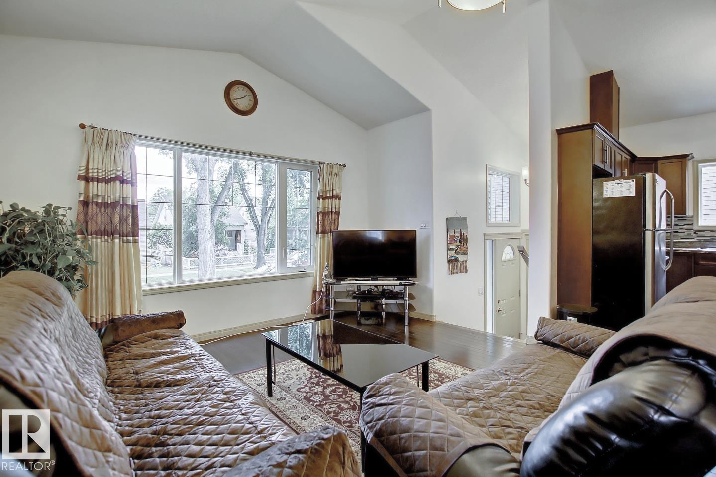 Photo 11 of 11912 91 St Nw, Edmonton AB
