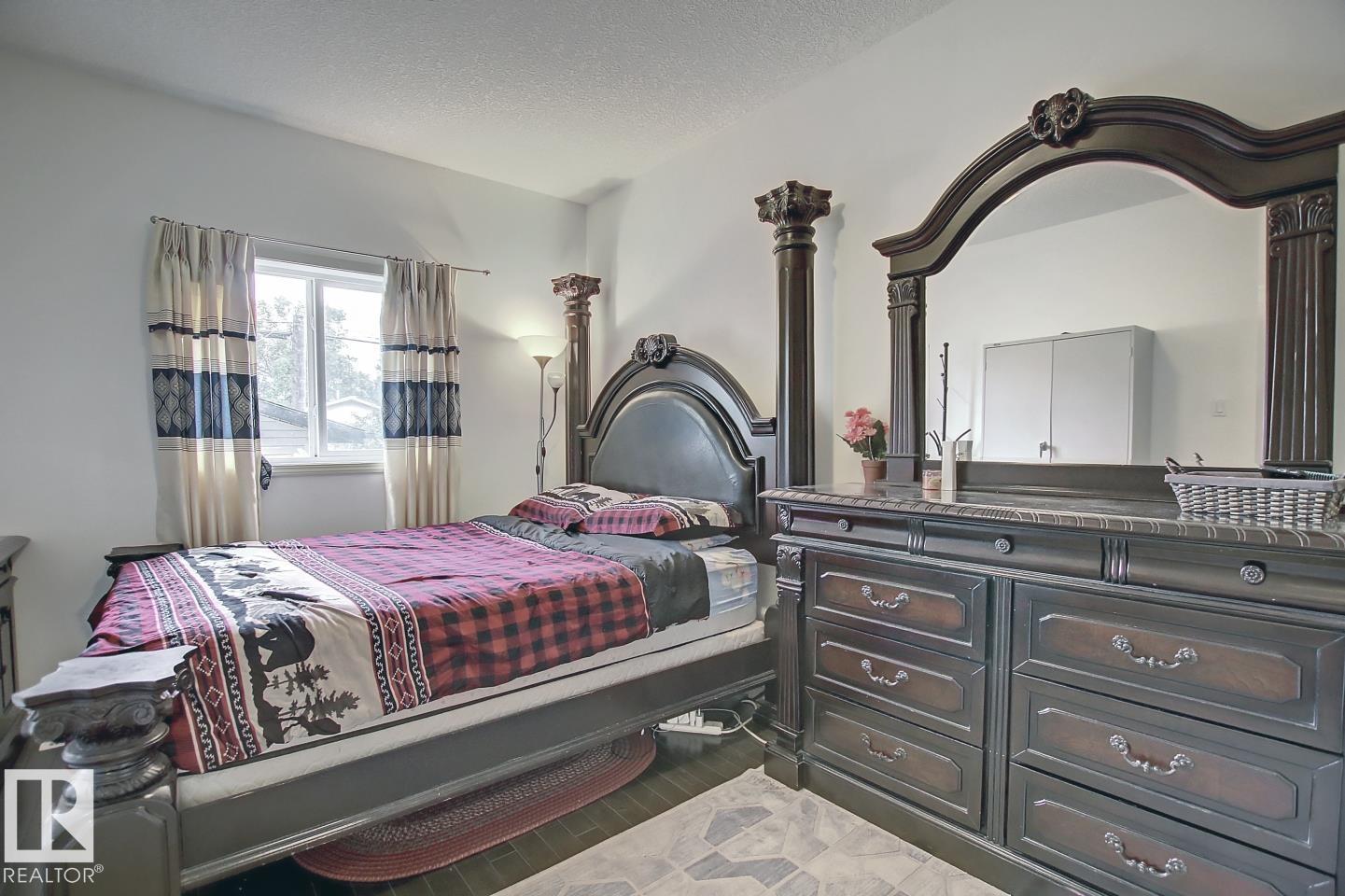 Photo 14 of 11912 91 St Nw, Edmonton AB