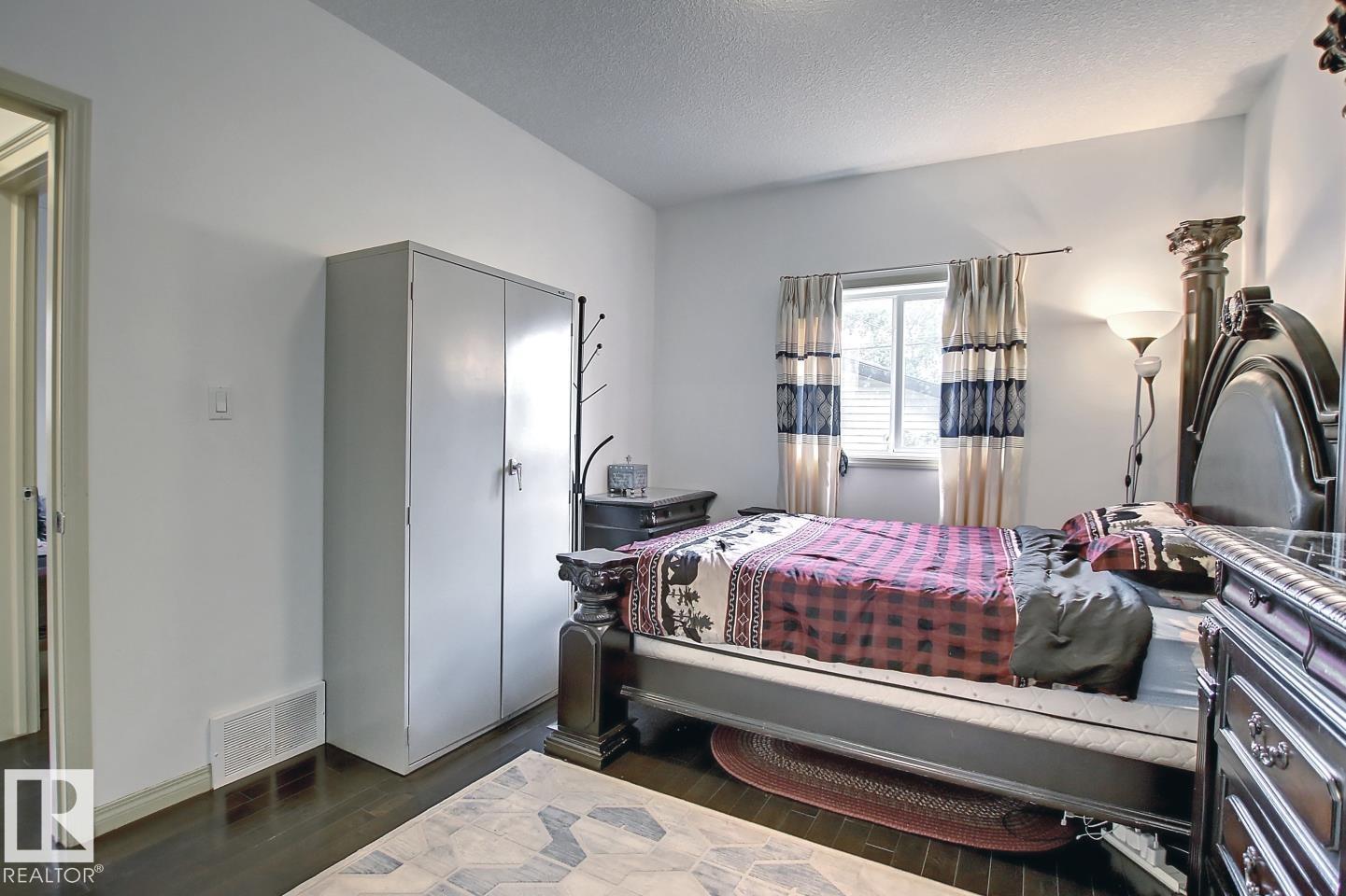 Photo 15 of 11912 91 St Nw, Edmonton AB