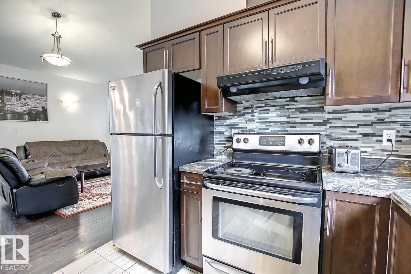 Photo 3 of 11912 91 St Nw, Edmonton AB