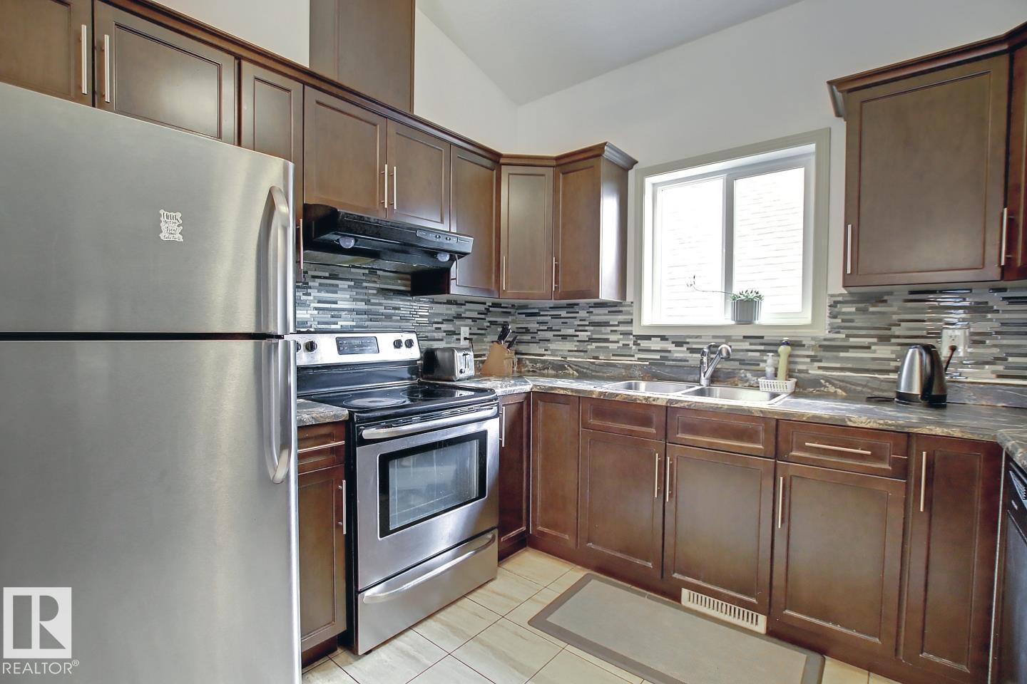 Photo 4 of 11912 91 St Nw, Edmonton AB