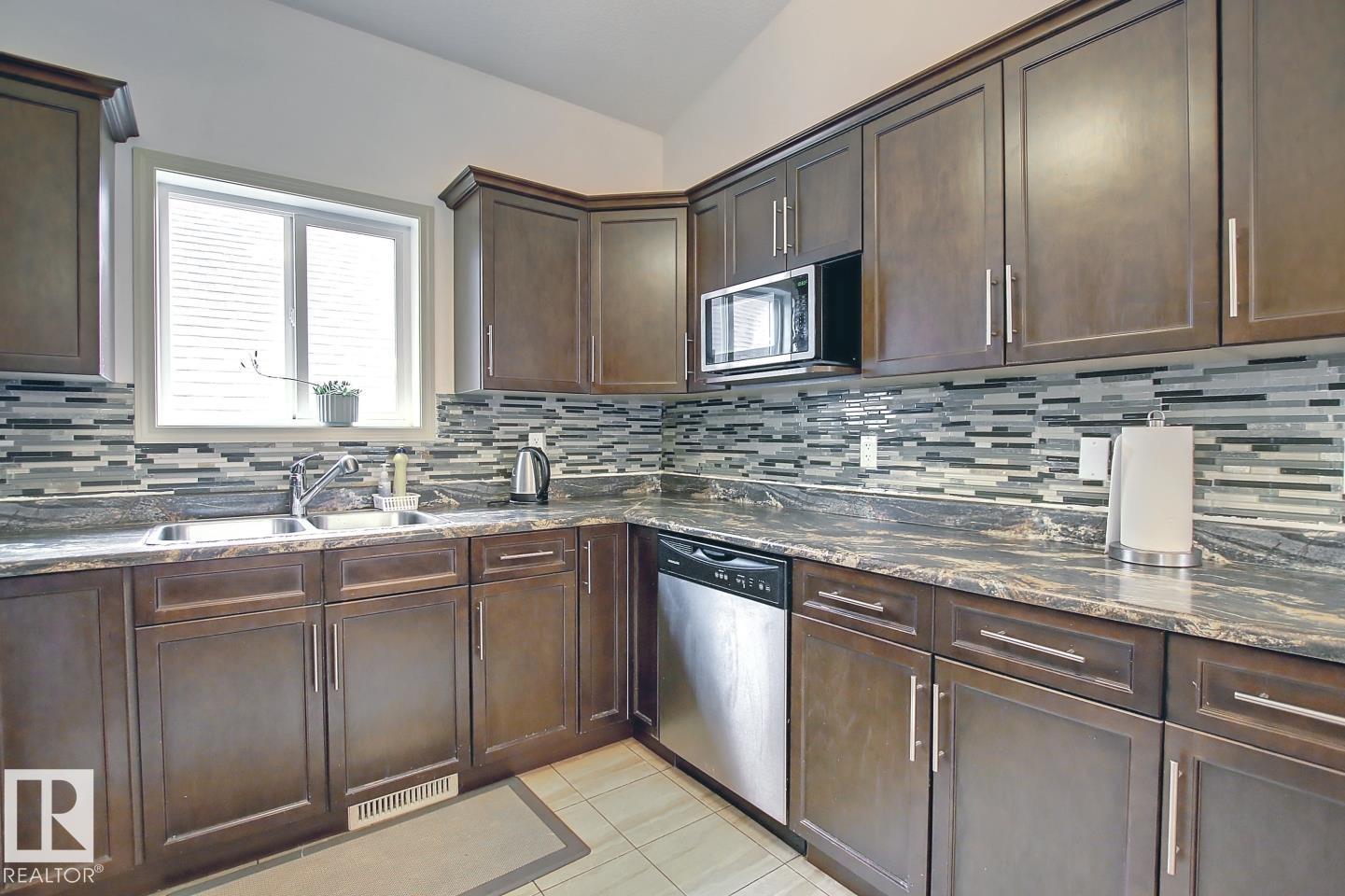 Photo 5 of 11912 91 St Nw, Edmonton AB