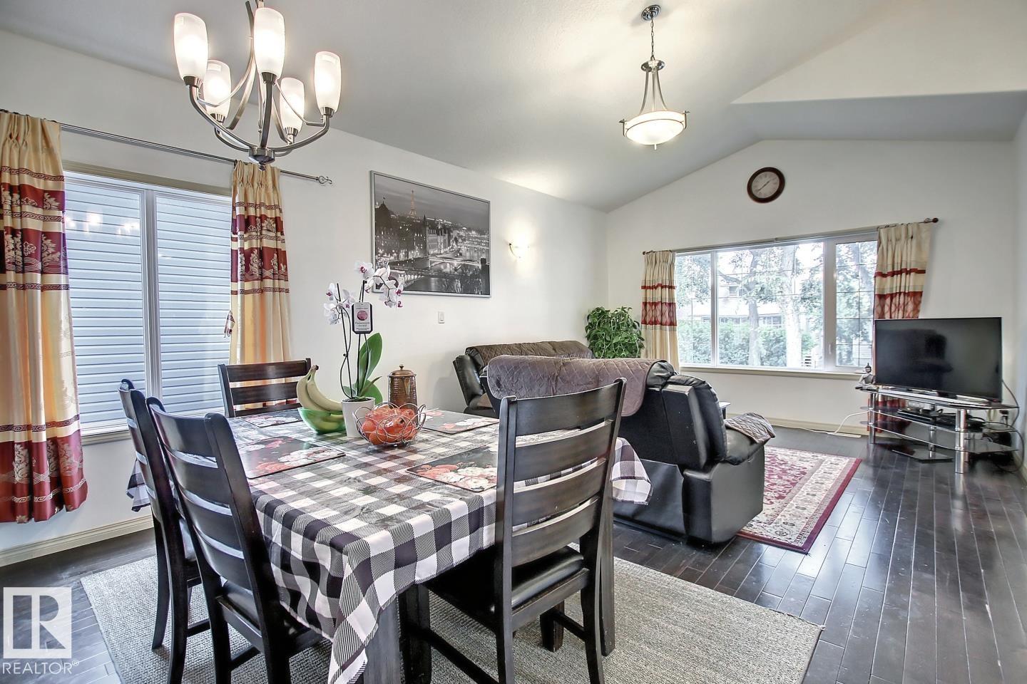 Photo 8 of 11912 91 St Nw, Edmonton AB