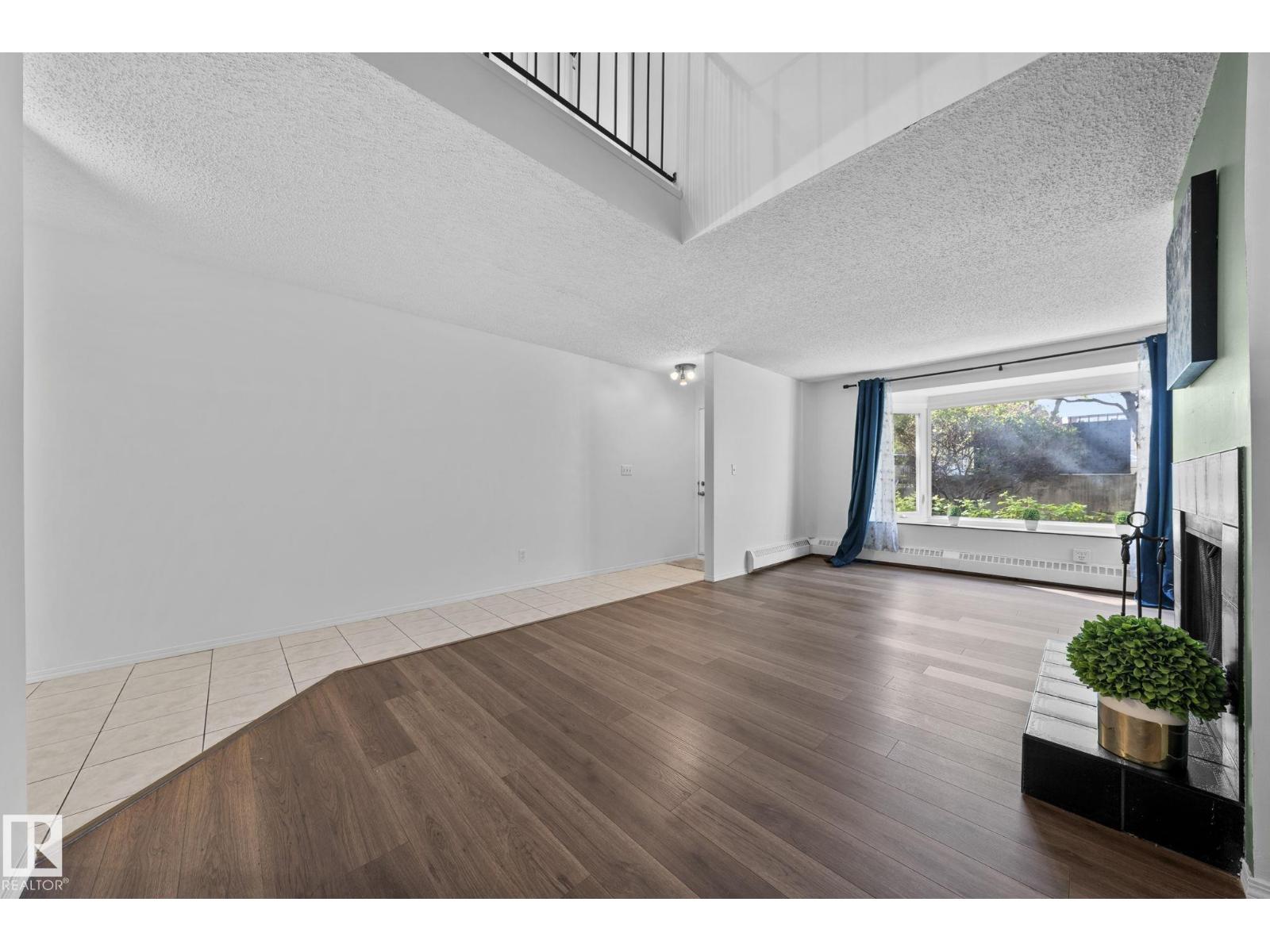 Photo 2 of 10520 84 Av Nw, Edmonton AB