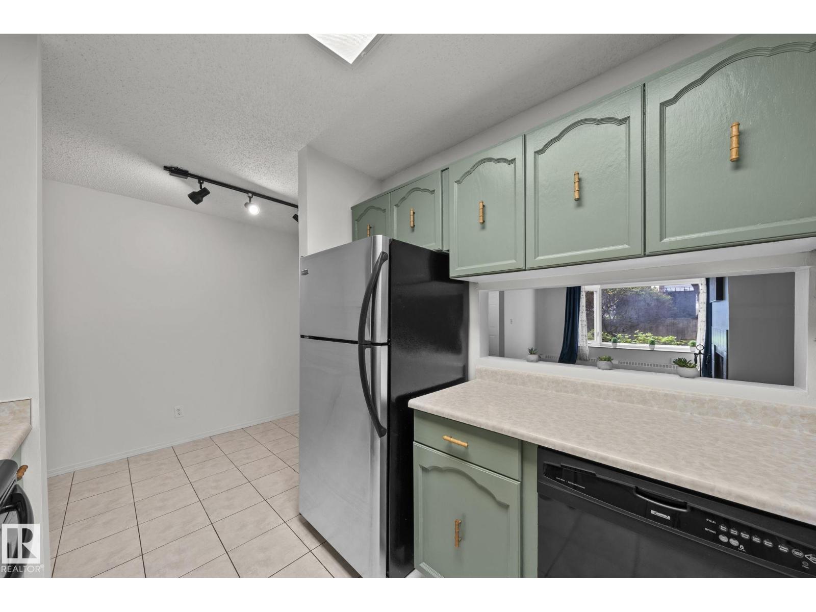 Photo 22 of 10520 84 Av Nw, Edmonton AB