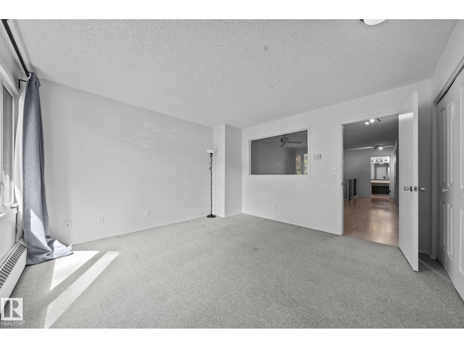 Photo 6 of 10520 84 Av Nw, Edmonton AB