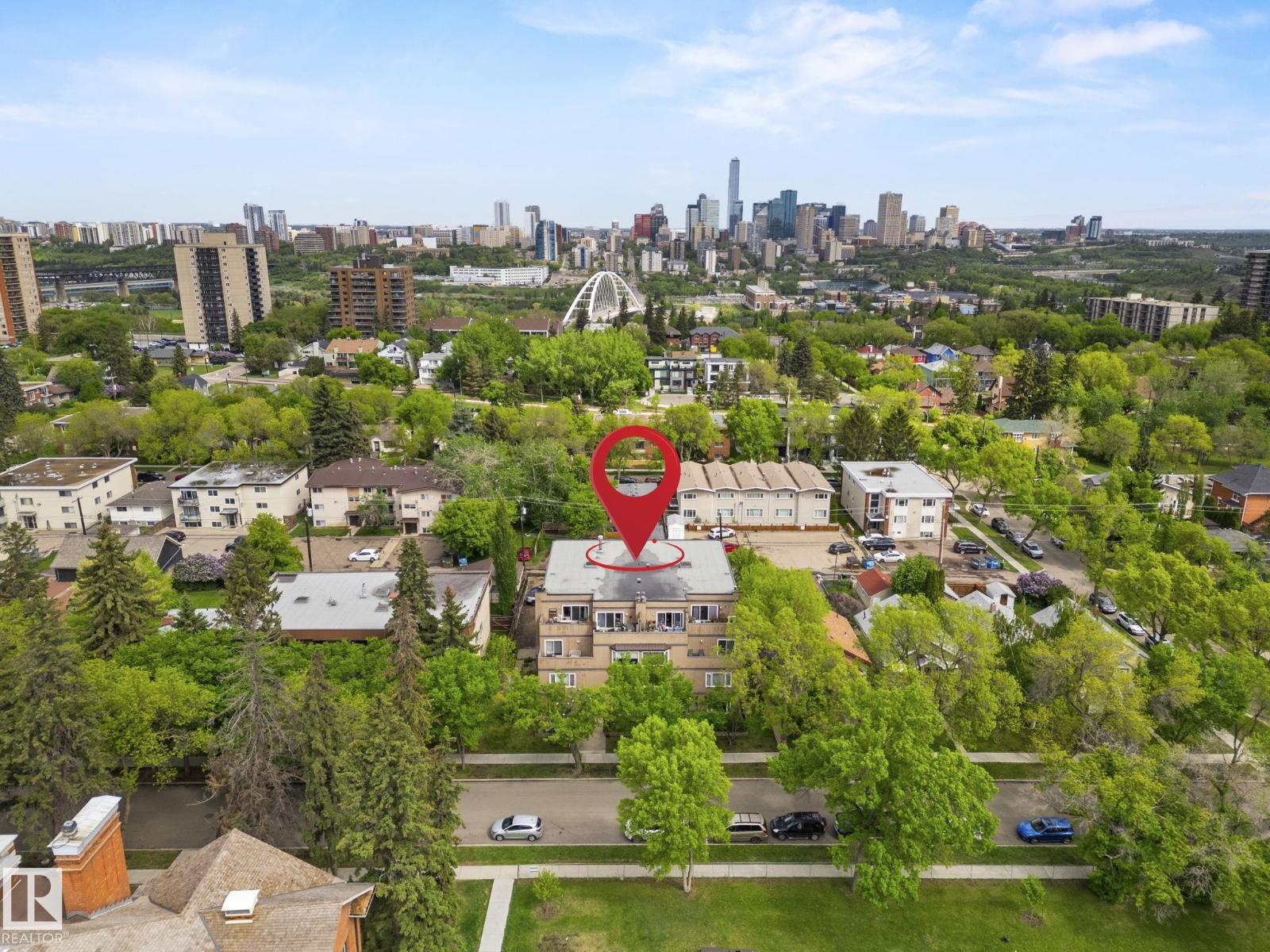 Photo 15 of 10520 84 Av Nw, Edmonton AB
