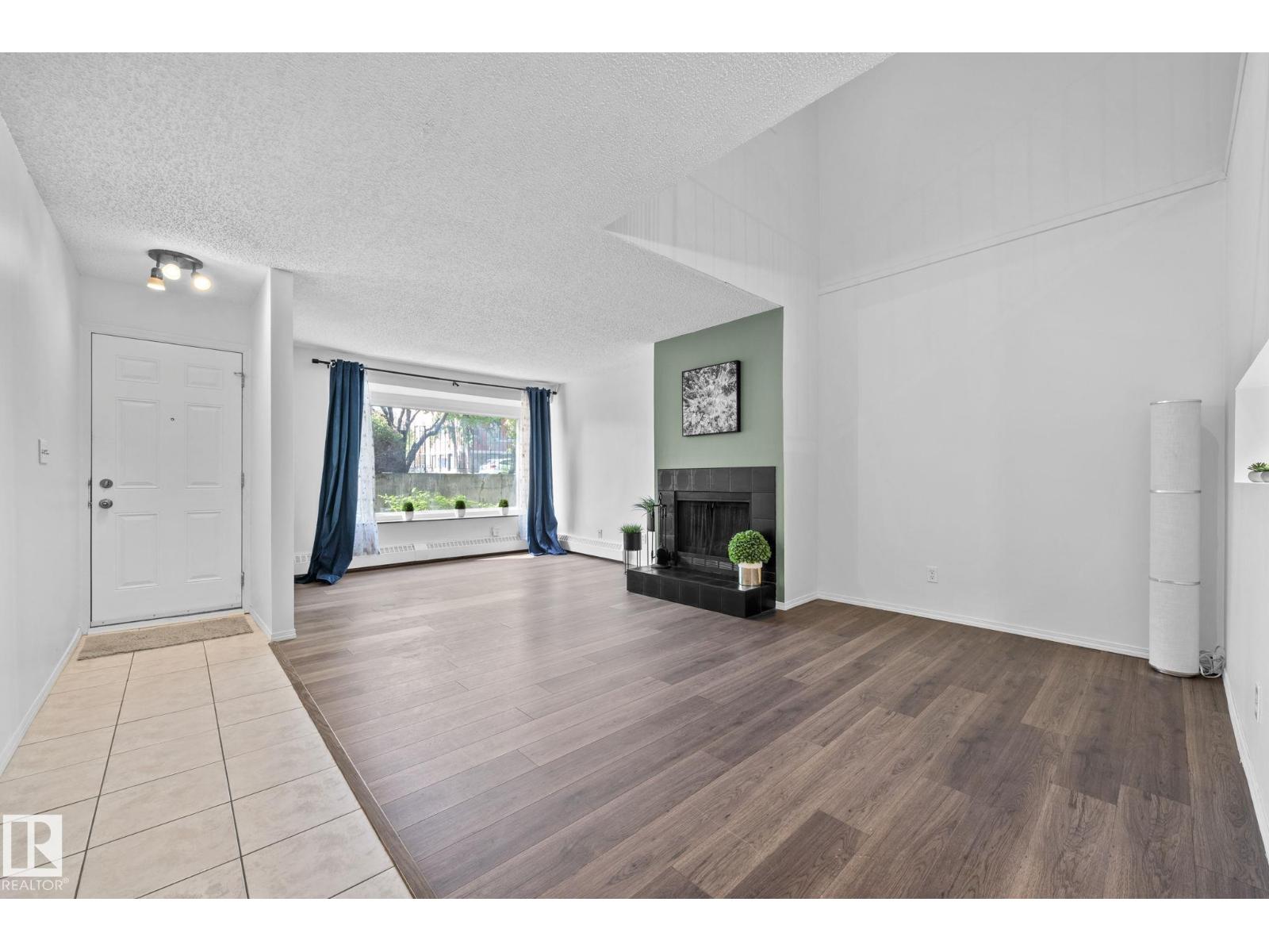 Photo 11 of 10520 84 Av Nw, Edmonton AB