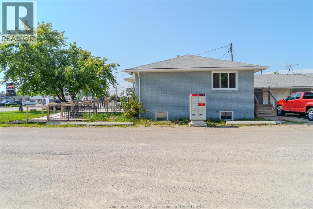 Photo 8 of 263 Talbot Street North, Essex ON