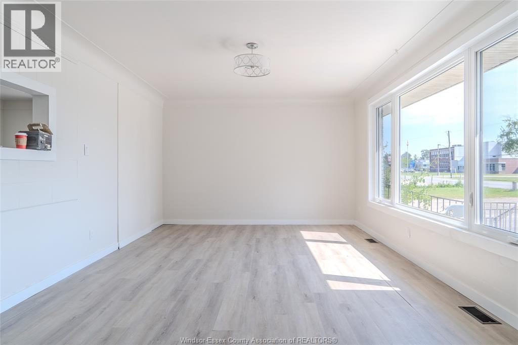 Photo 6 of 263 Talbot Street North, Essex ON