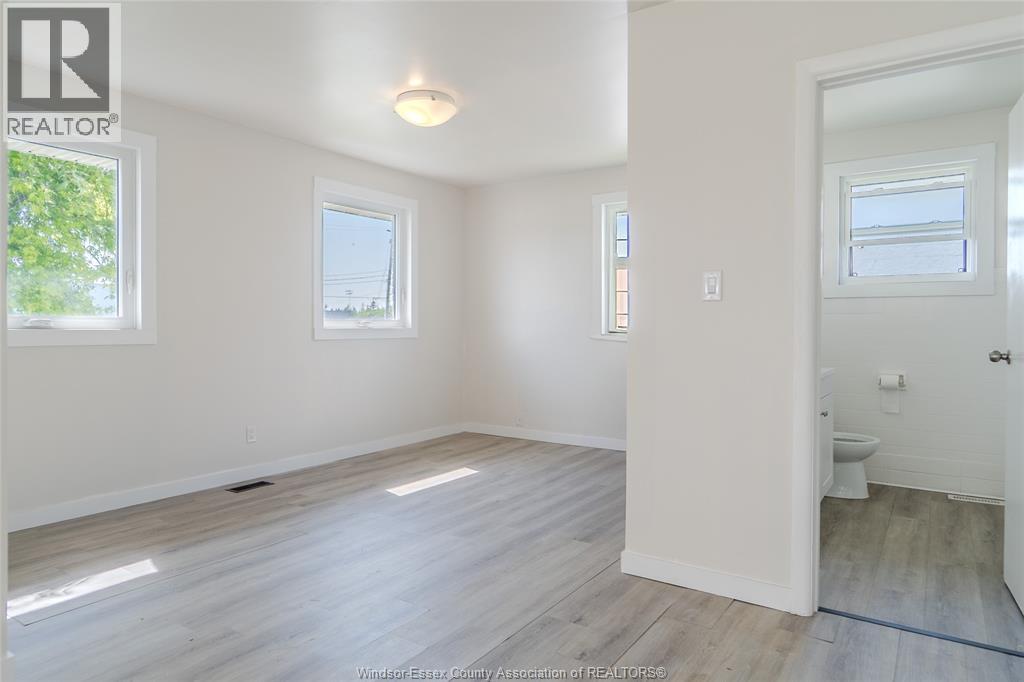 Photo 10 of 263 Talbot Street North, Essex ON