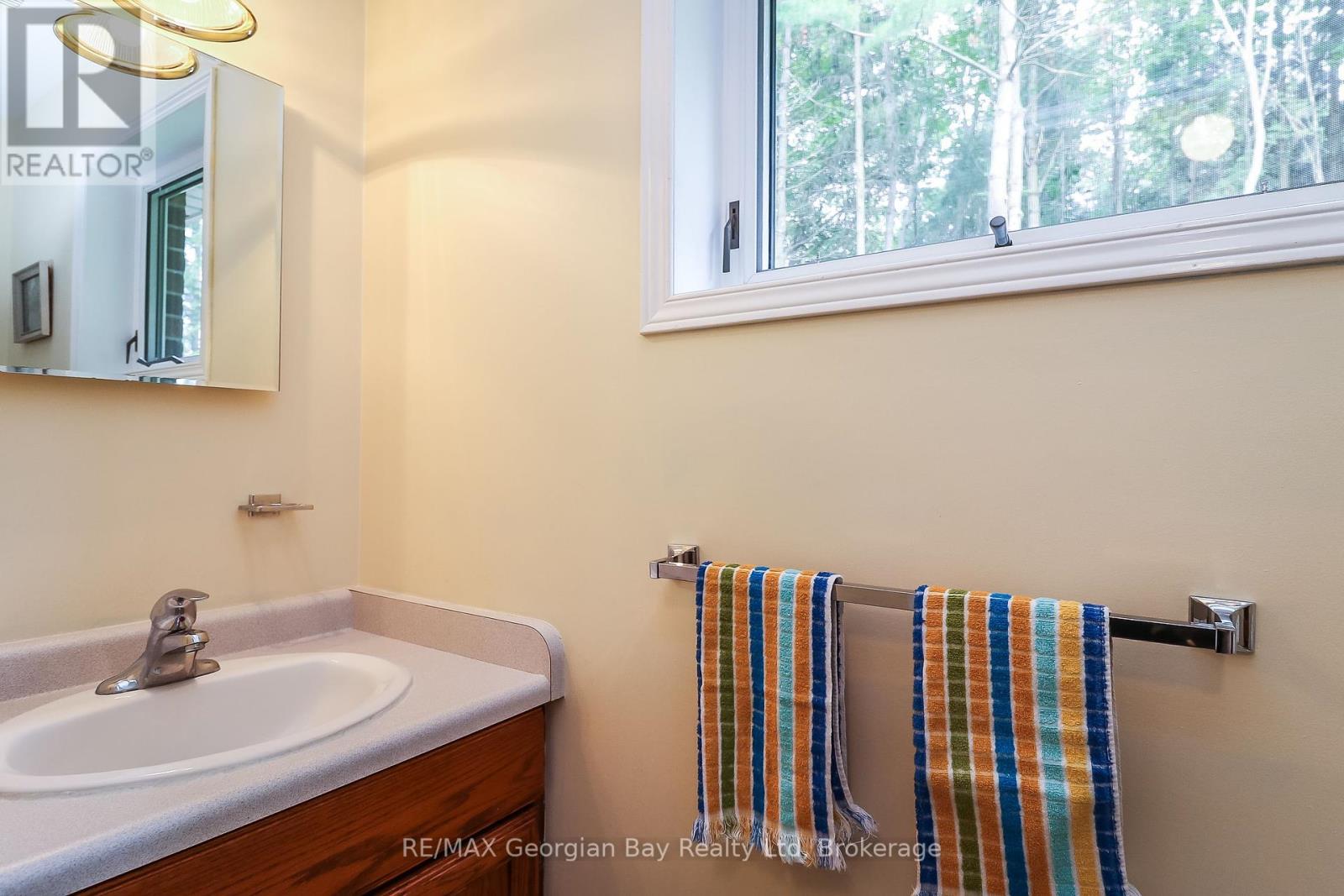 Photo 23 of 436 Puddicombe Road, Midland ON