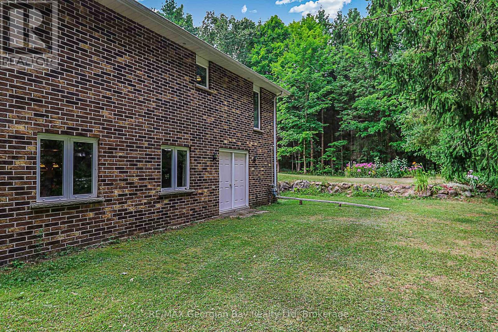 Photo 40 of 436 Puddicombe Road, Midland ON
