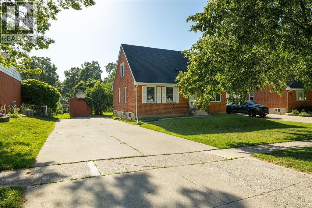 Photo 2 of 1329 Kim Street, Sarnia ON