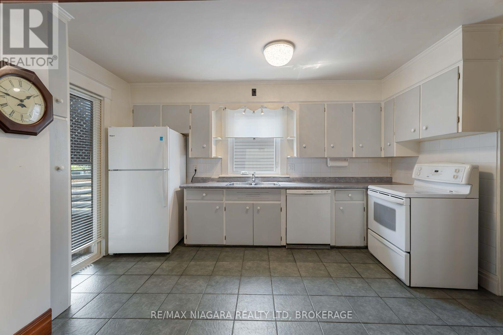 Photo 25 of 8 Russell Avenue, St Catharines ON