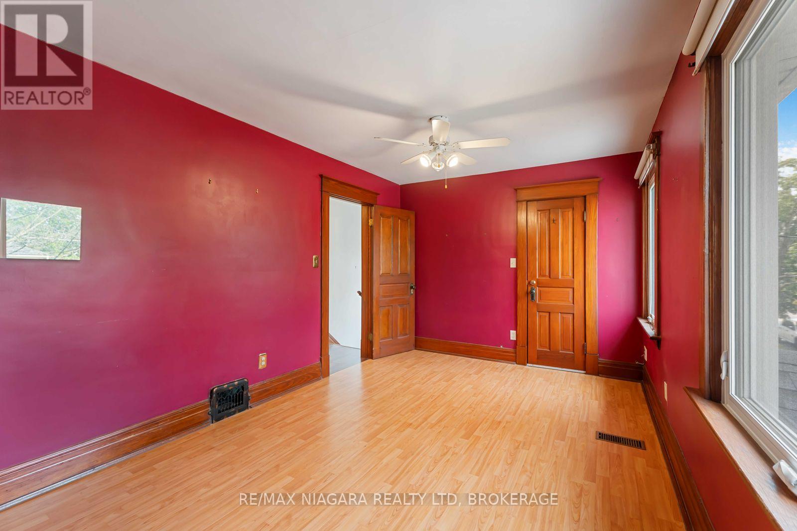 Photo 31 of 8 Russell Avenue, St Catharines ON