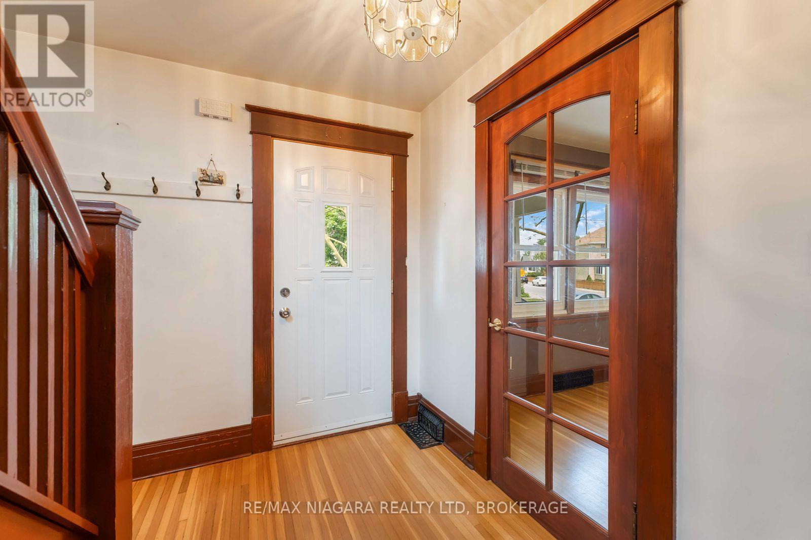 Photo 16 of 8 Russell Avenue, St Catharines ON