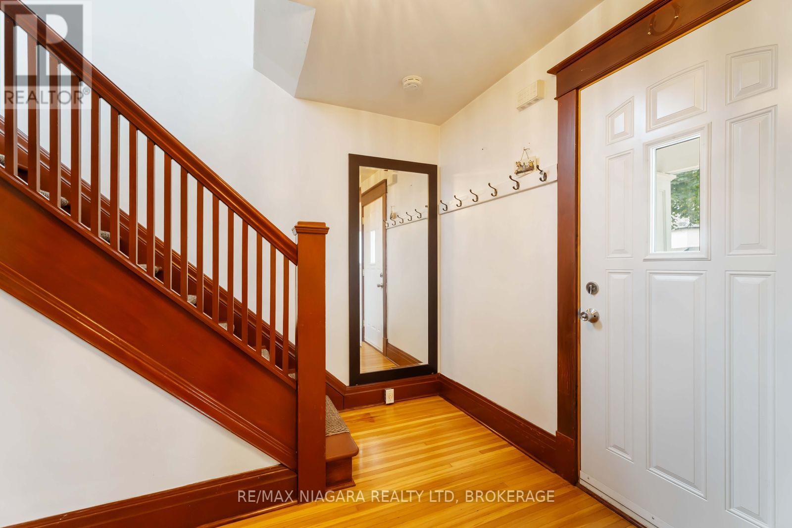 Photo 26 of 8 Russell Avenue, St Catharines ON