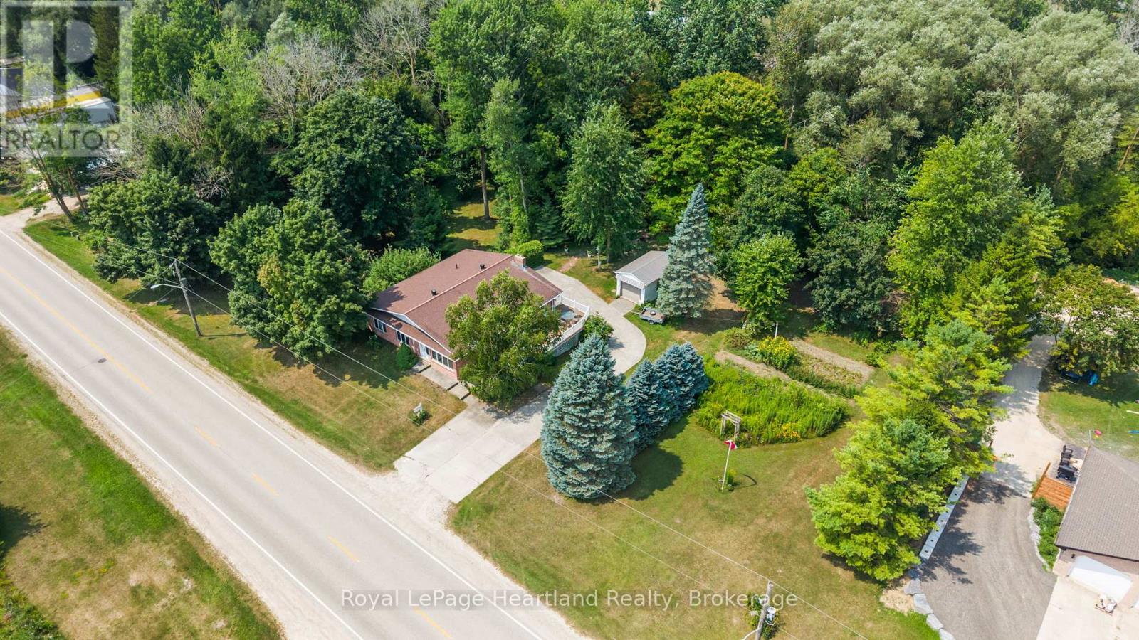 Photo 28 of 23 Mill Street E, Minto ON
