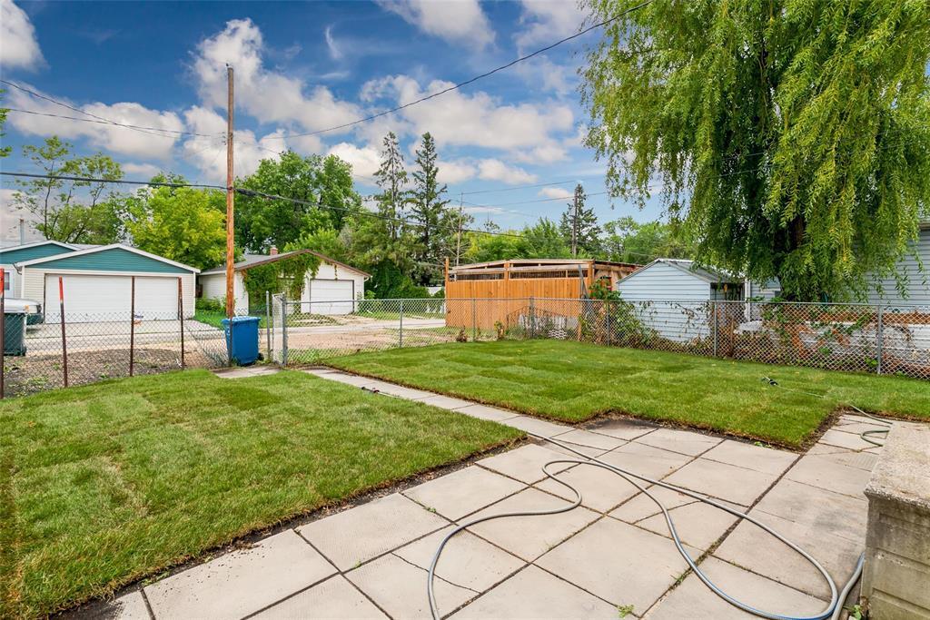 Photo 10 of 319 Regent Avenue W, Winnipeg MB