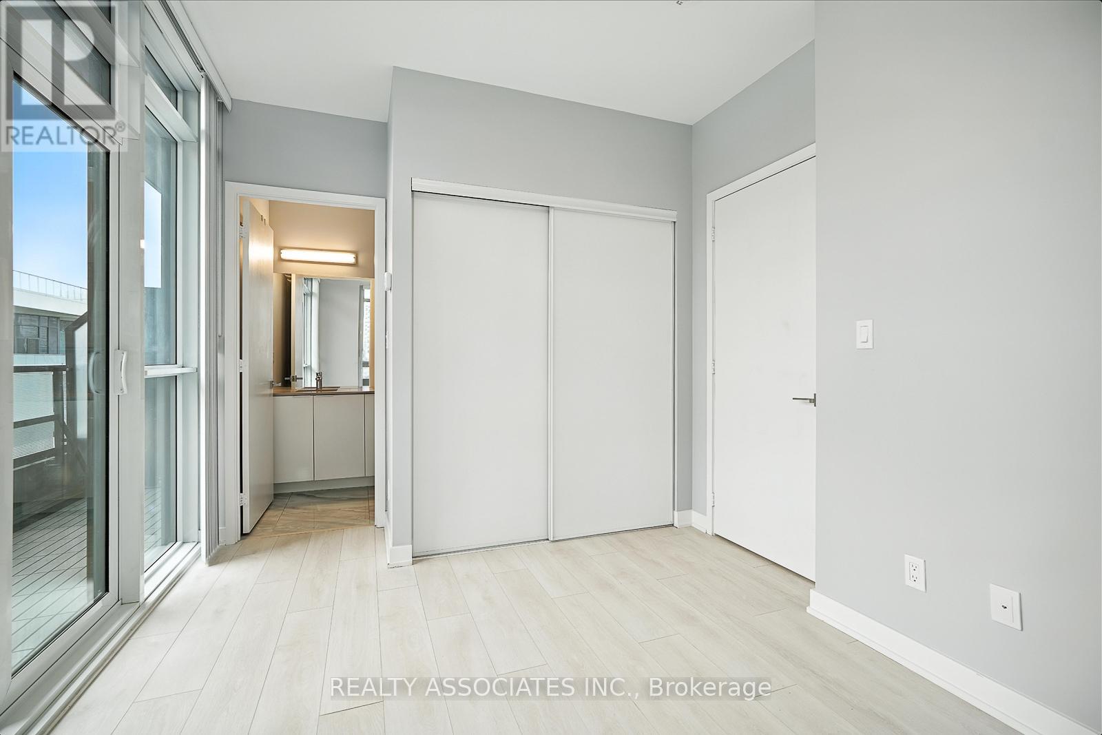 Photo 37 of 409 30 Ordnance Street, Toronto ON