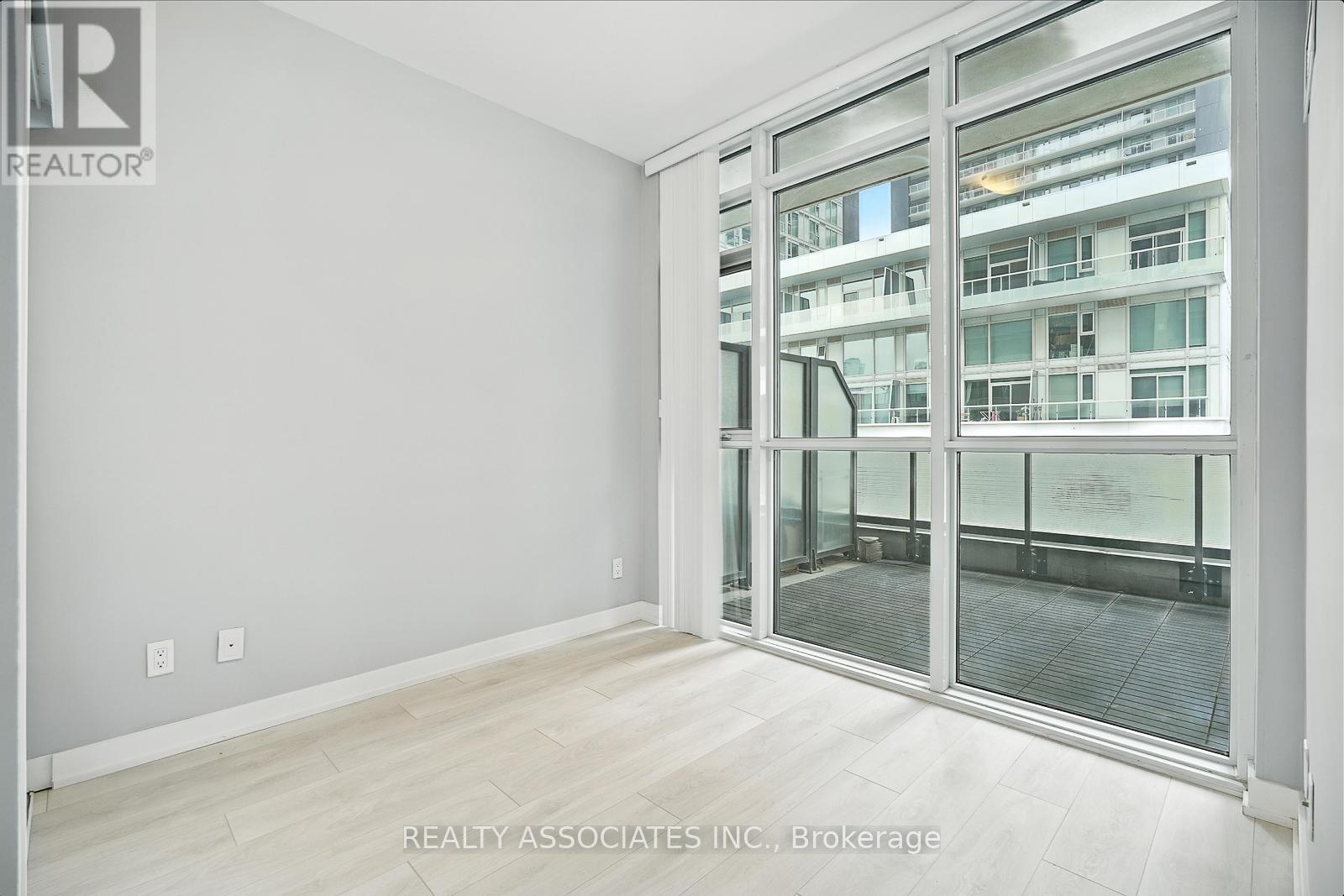 Photo 4 of 409 30 Ordnance Street, Toronto ON