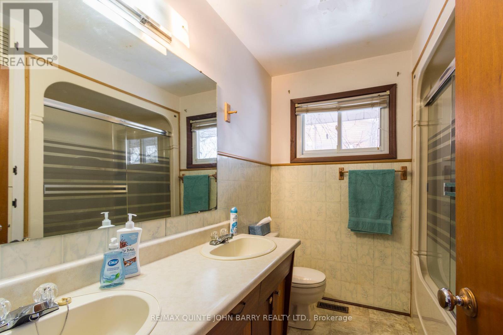 Photo 16 of 14 Parkview Heights, Quinte West ON
