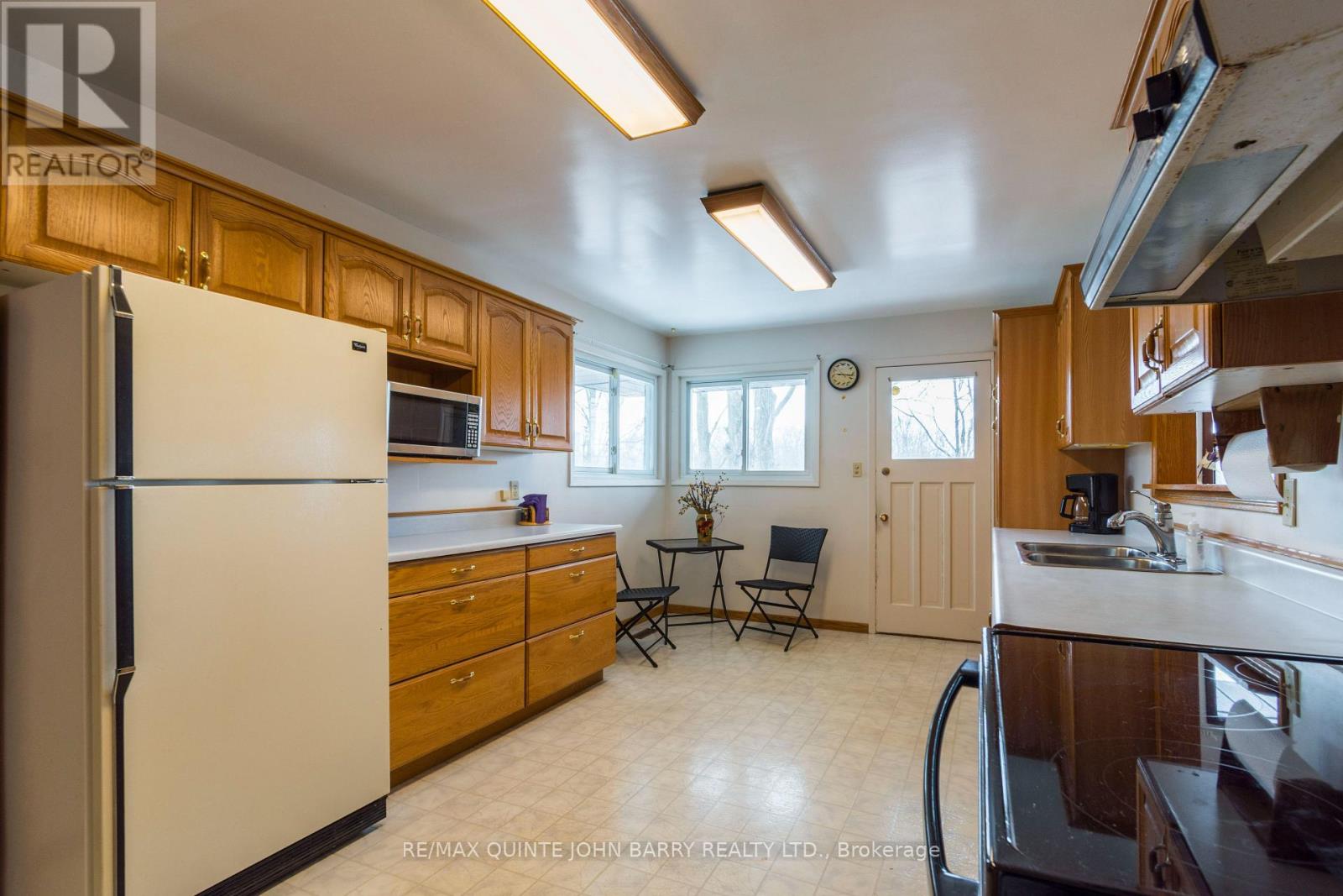 Photo 13 of 14 Parkview Heights, Quinte West ON