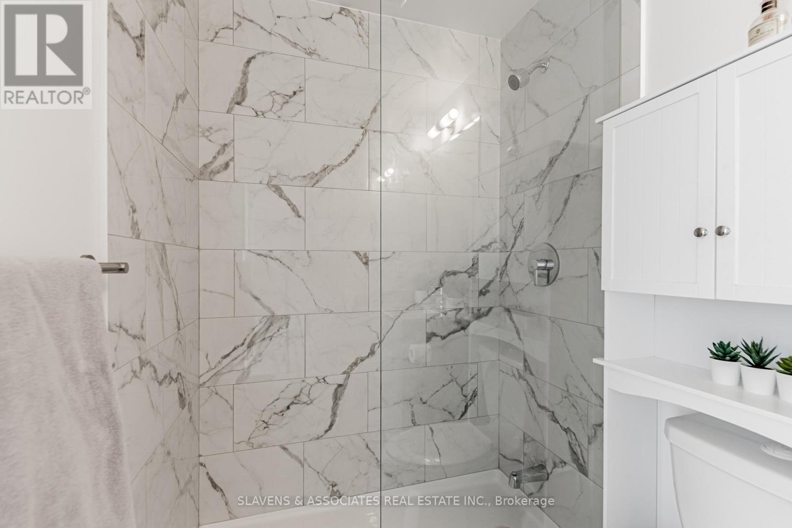 Photo 3 of 206 38 Forest Manor Road, Toronto ON