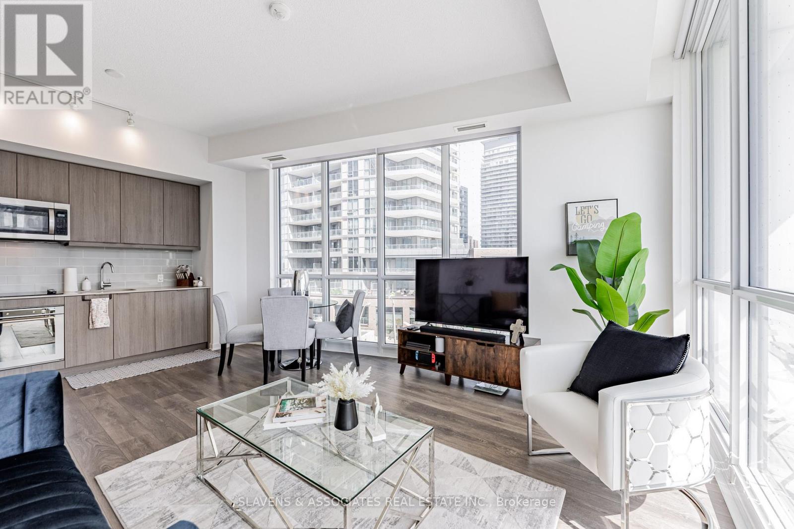 Photo 5 of 206 38 Forest Manor Road, Toronto ON
