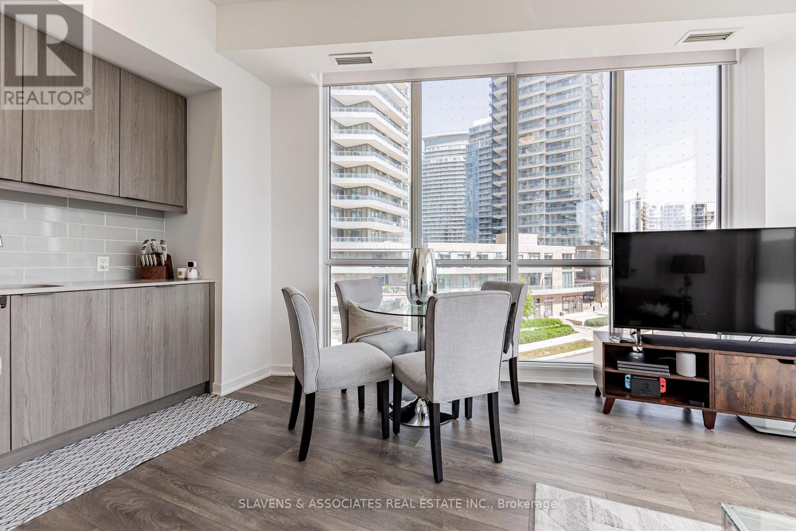 Photo 17 of 206 38 Forest Manor Road, Toronto ON