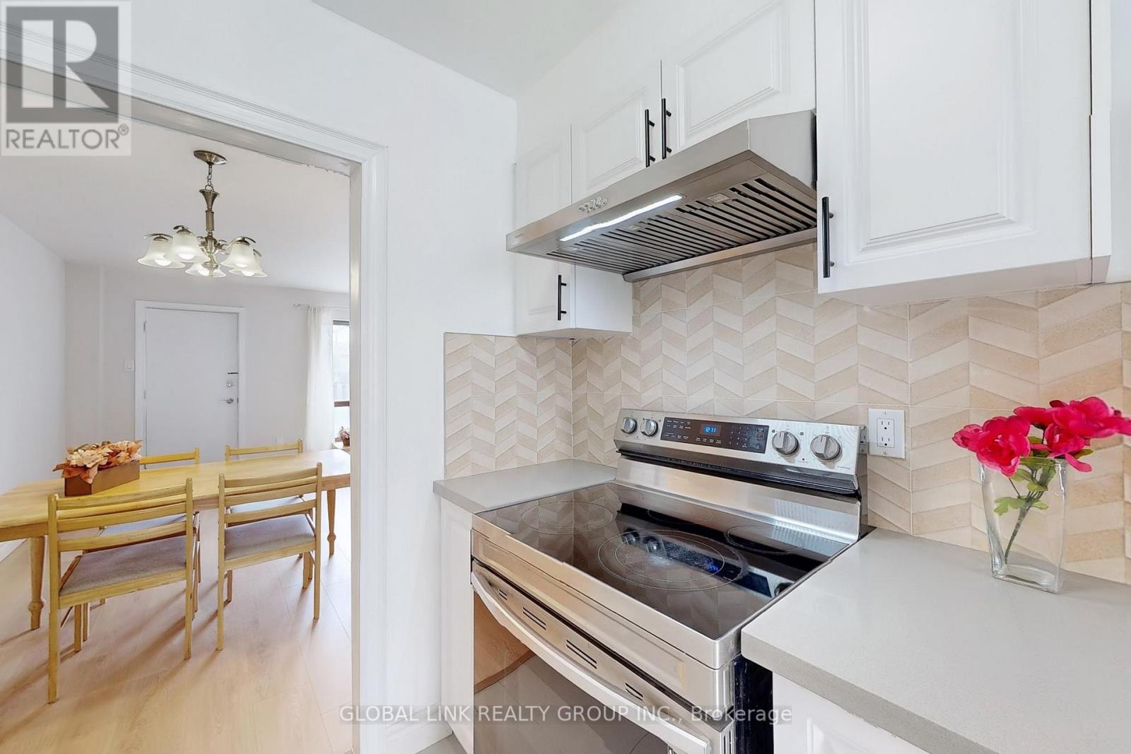 Photo 5 of 6 85 Rameau Drive S, Toronto ON