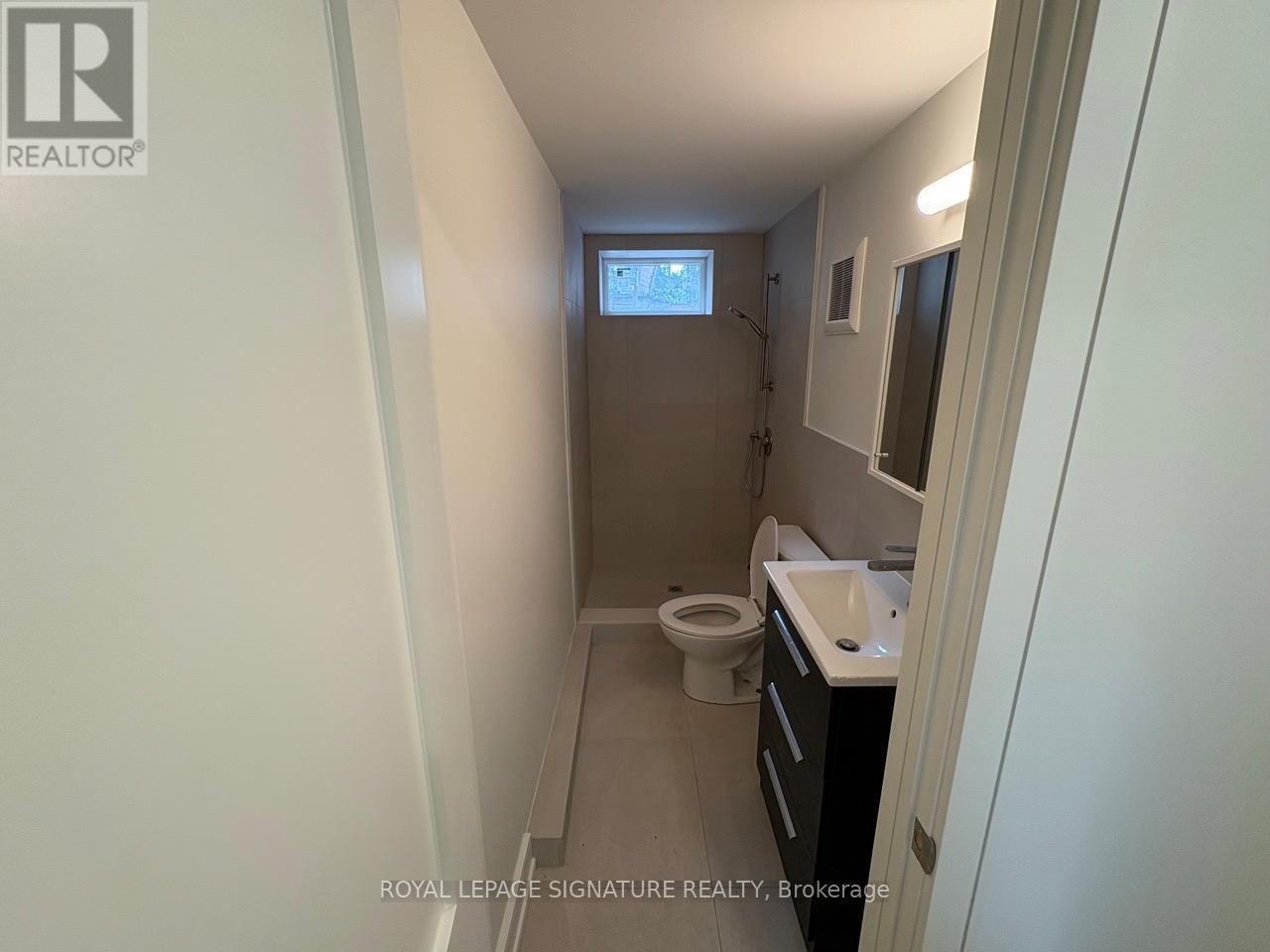 Photo 10 of Lower 9 Fleetwell Court, Toronto ON
