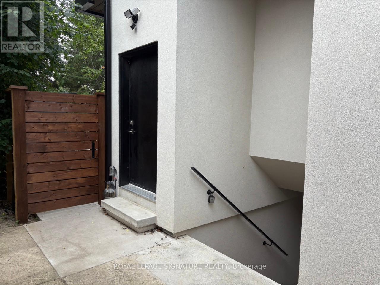 Photo 11 of Lower 9 Fleetwell Court, Toronto ON